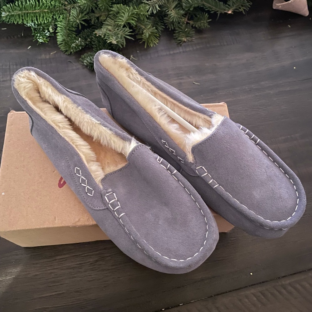 New in Box Jeossy House Shoes - Picture 2 of 4